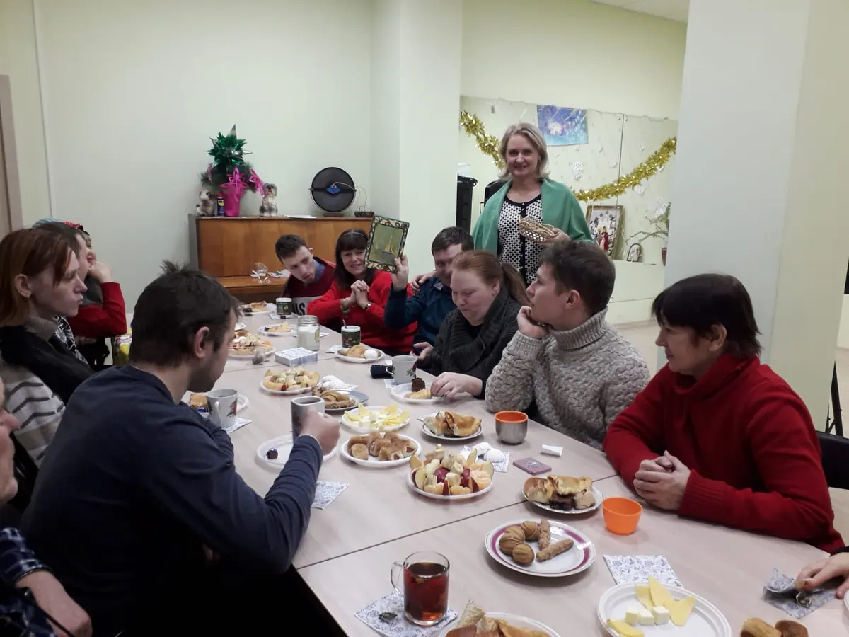 В рамках социального проекта «Семья -территория творчества» в досуговом центре «Семейное дело» прошло третье заседание инклюзивного семейного клуба