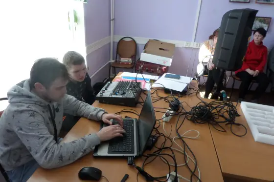 Идет подготовка отчетного пасхального концерта и выставки проекта  «Семья -источник вдохновения». Фото 7.