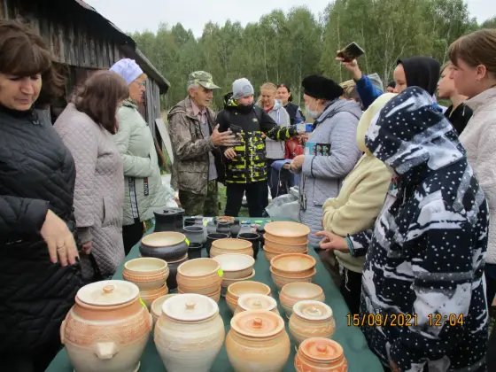 Участники проекта «Семья-территория творчества» посетили  гончарный промысел в Меленковском районе.. Фото 2.