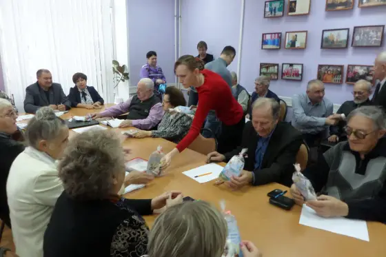 Наш кружок керамики провёл акцию «Сувенир для ветерана». Фото 2.