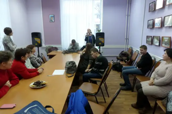 В рамках социального проекта «Семья-источник вдохновения», поддержанного Фондом президентских грантов проводятся занятия в кружках керамики, танца, вокала и сценического мастерства. Фото 8.