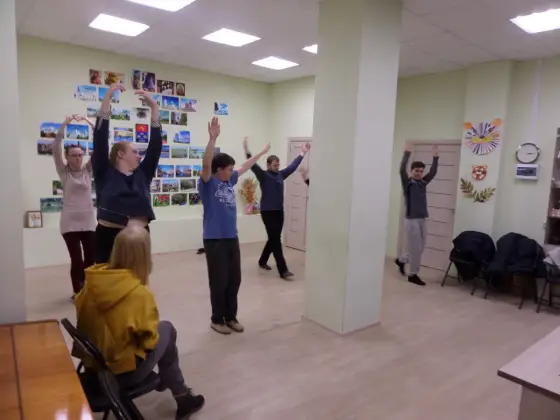 В кружке бального танца идет репетиция танцевального номера «Русский вальс». Фото 2.