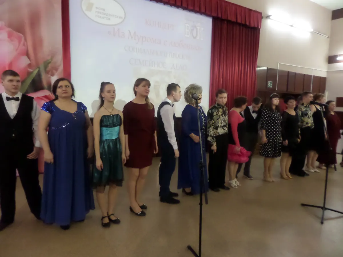 В городе Ковров прошел гастрольный концерт и выставка коллектива «Семейное дело»