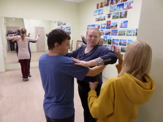 В кружке бального танца идет репетиция танцевального номера «Русский вальс». Фото 4.