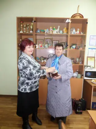 Акция по вручению куличей при поддержке волонтёрского отряда «Рука помощи». Фото 3.