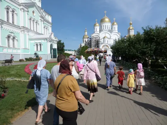 Участники социального проекта «Семейное дело-секрет успеха» посетили музей Дивеевской игрушки и керамики. Фото 12.