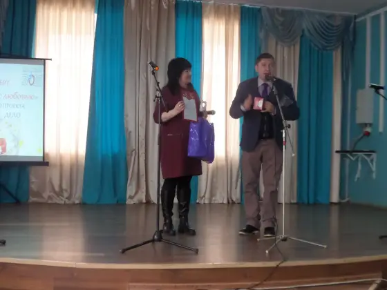 В городе Гусь-Хрустальный прошел гастрольный концерт и выставка коллектива «Семейное дело». Фото 13.