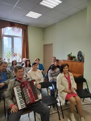 В досуговом центре «Семейное дело» прошла встреча с коллективом «Зорька алая». Фото 5.