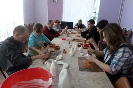 Идет подготовка отчетного пасхального концерта и выставки проекта  «Семья -источник вдохновения». Фото 6.