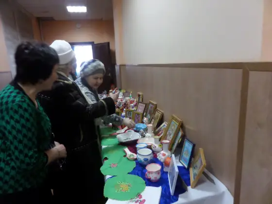 В городе Гусь-Хрустальный прошел гастрольный концерт и выставка коллектива «Семейное дело». Фото 7.