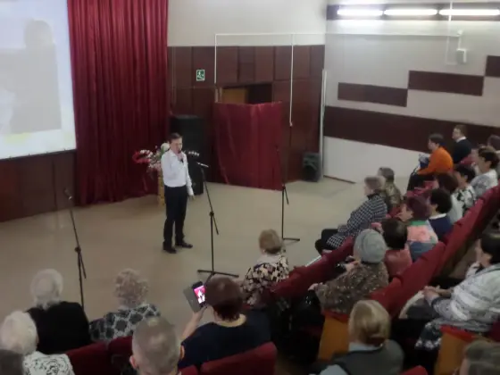 В городе Ковров прошел гастрольный концерт и выставка коллектива «Семейное дело». Фото 12.