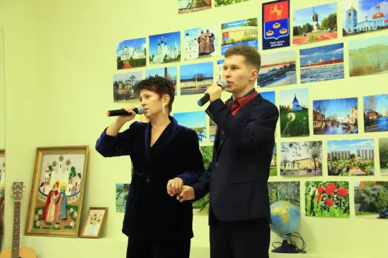 В досуговом центре «Семейное дело» состоялся патриотический концерт -«Города России». Фото 5.