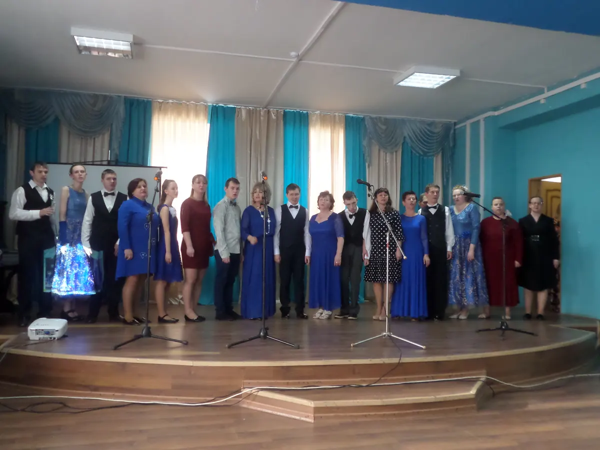 В городе Гусь-Хрустальный прошел гастрольный концерт и выставка коллектива «Семейное дело»