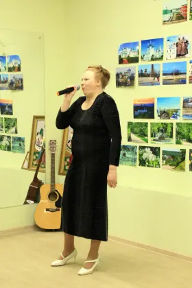 В досуговом центре «Семейное дело» состоялся патриотический концерт -«Города России». Фото 3.
