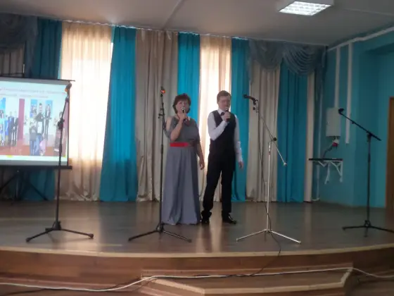 В городе Гусь-Хрустальный прошел гастрольный концерт и выставка коллектива «Семейное дело». Фото 14.