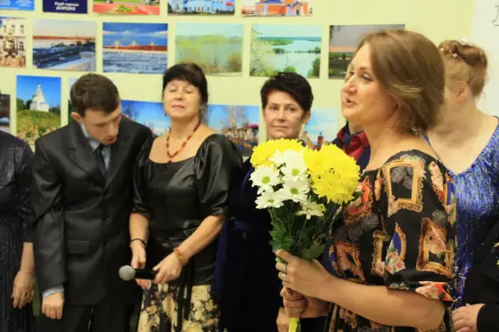 В досуговом центре «Семейное дело» состоялся патриотический концерт -«Города России». Фото 9.