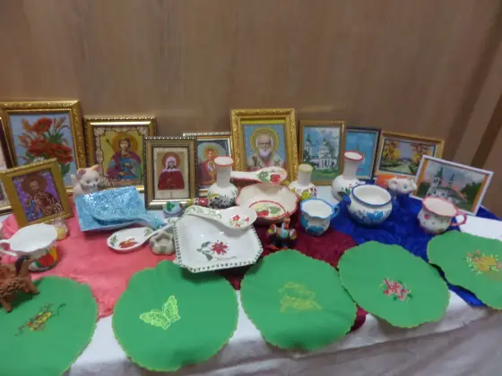 В городе Гусь-Хрустальный прошел гастрольный концерт и выставка коллектива «Семейное дело». Фото 8.