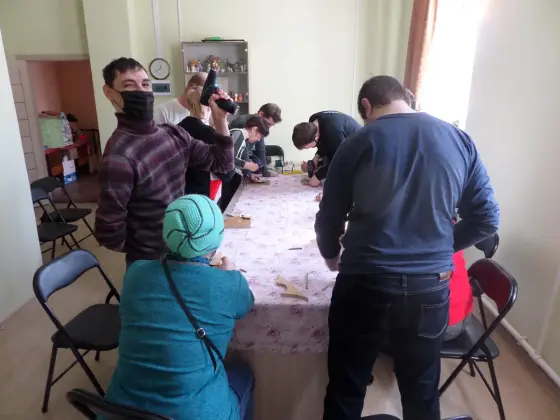 В проекте «Семья -территория творчества» проходят занятия трудотерапией. Фото 3.