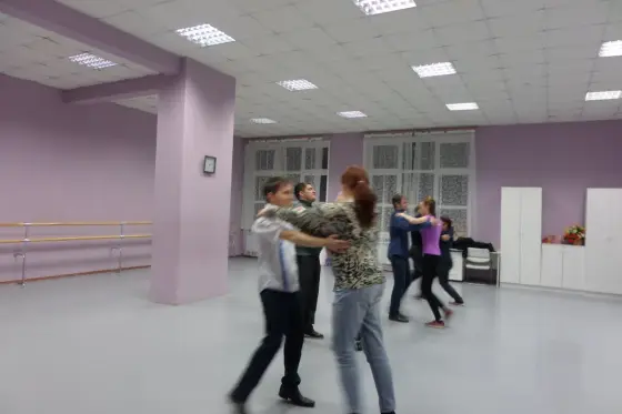 В рамках социального проекта «Семья-источник вдохновения», поддержанного Фондом президентских грантов проводятся занятия в кружках керамики, танца, вокала и сценического мастерства. Фото 6.