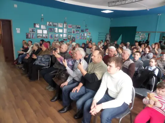 В городе Гусь-Хрустальный прошел гастрольный концерт и выставка коллектива «Семейное дело». Фото 11.