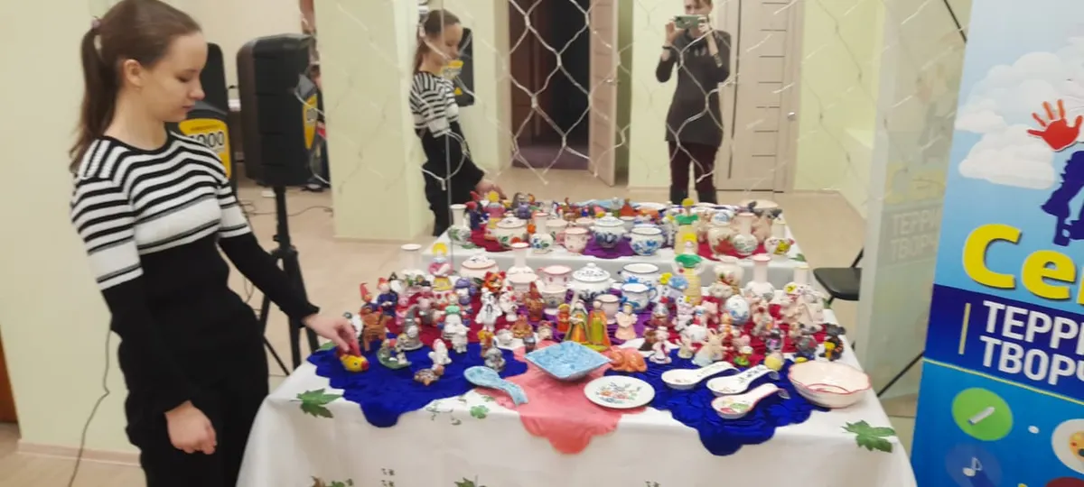 В досуговом центре «Семейное дело» проходит выставка прикладного творчества